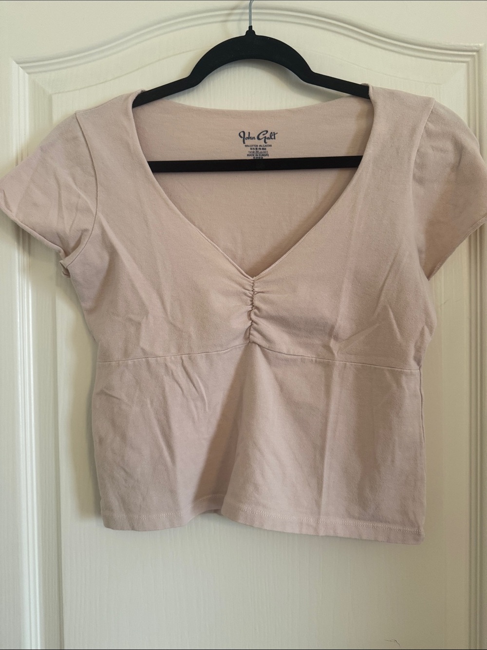 Brandy Melville Light Blush V‑Neck Ruched Short Sleeve Top. OS